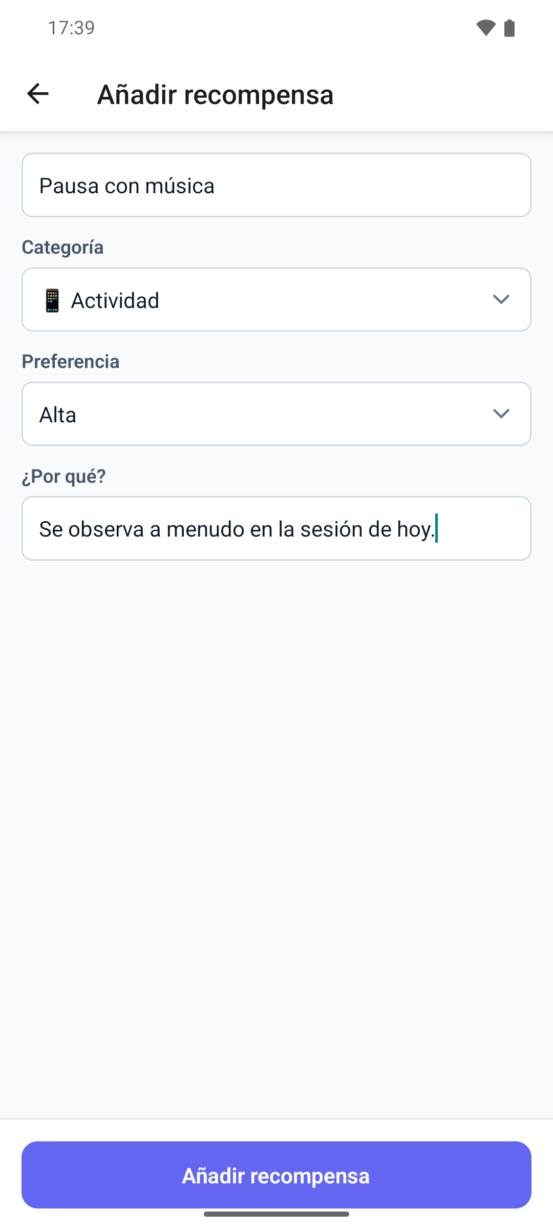 El formulario Añadir recompensa en la aplicación móvil con el nombre de la recompensa, Categoría, Preferencia y la nota ¿Por qué?