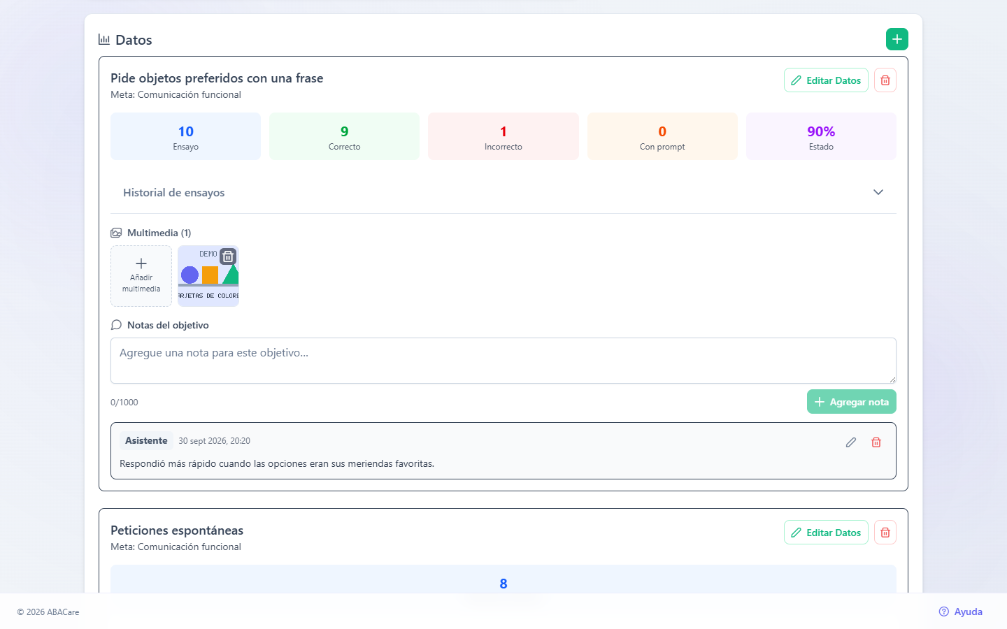 La franja Multimedia bajo un objetivo de la tarjeta Datos en la aplicación web, con el recuadro de una foto y el recuadro Añadir multimedia
