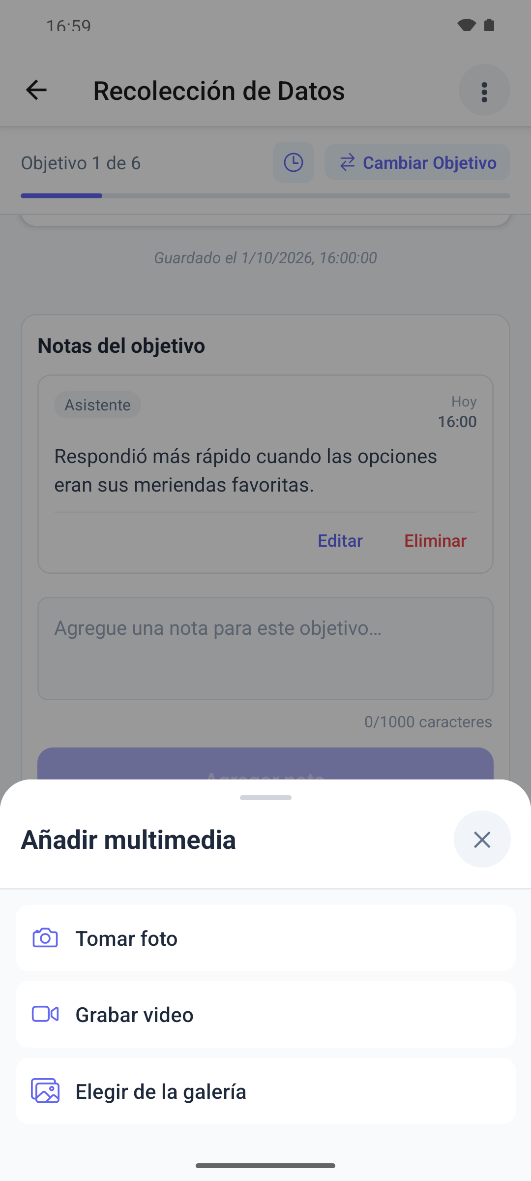 La hoja Añadir multimedia en la aplicación móvil con las opciones Tomar foto, Grabar video y Elegir de la galería