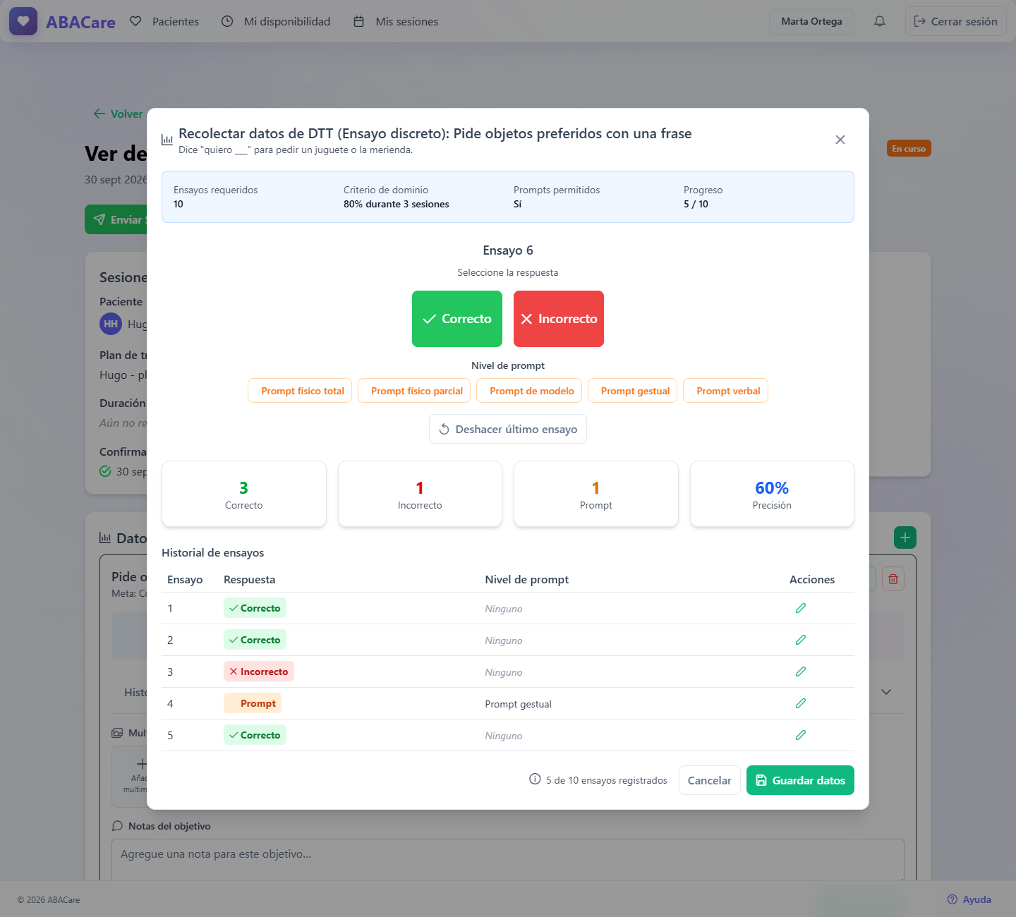 Un objetivo DTT en la aplicación web con los botones Correcto e Incorrecto, los botones de nivel de prompt y la tabla Historial de ensayos