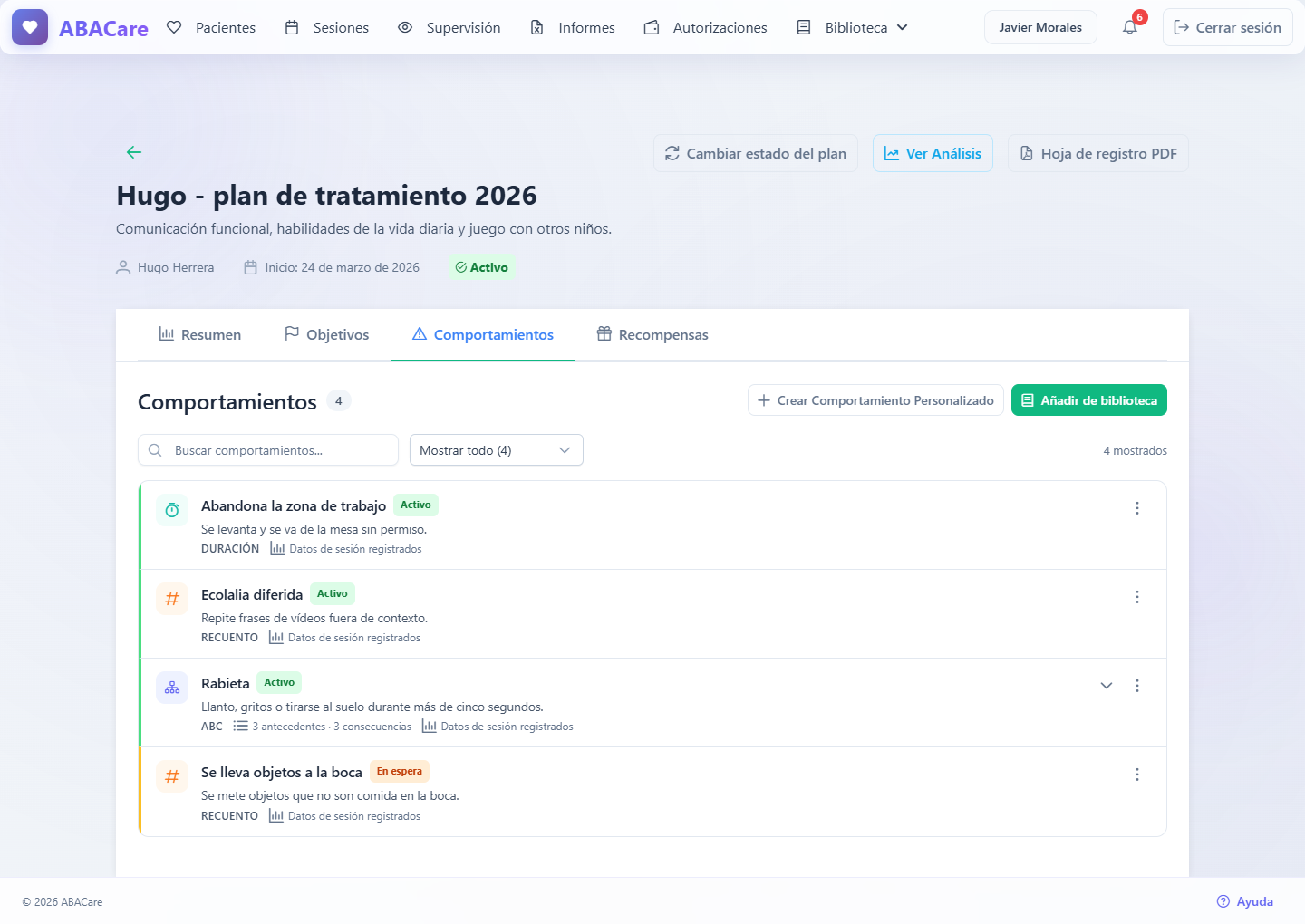 La pestaña Comportamientos de un plan de tratamiento en la aplicación web con un comportamiento ABC, uno de Recuento y uno de Duración, uno En espera, y los botones Añadir de biblioteca y Crear Comportamiento Personalizado