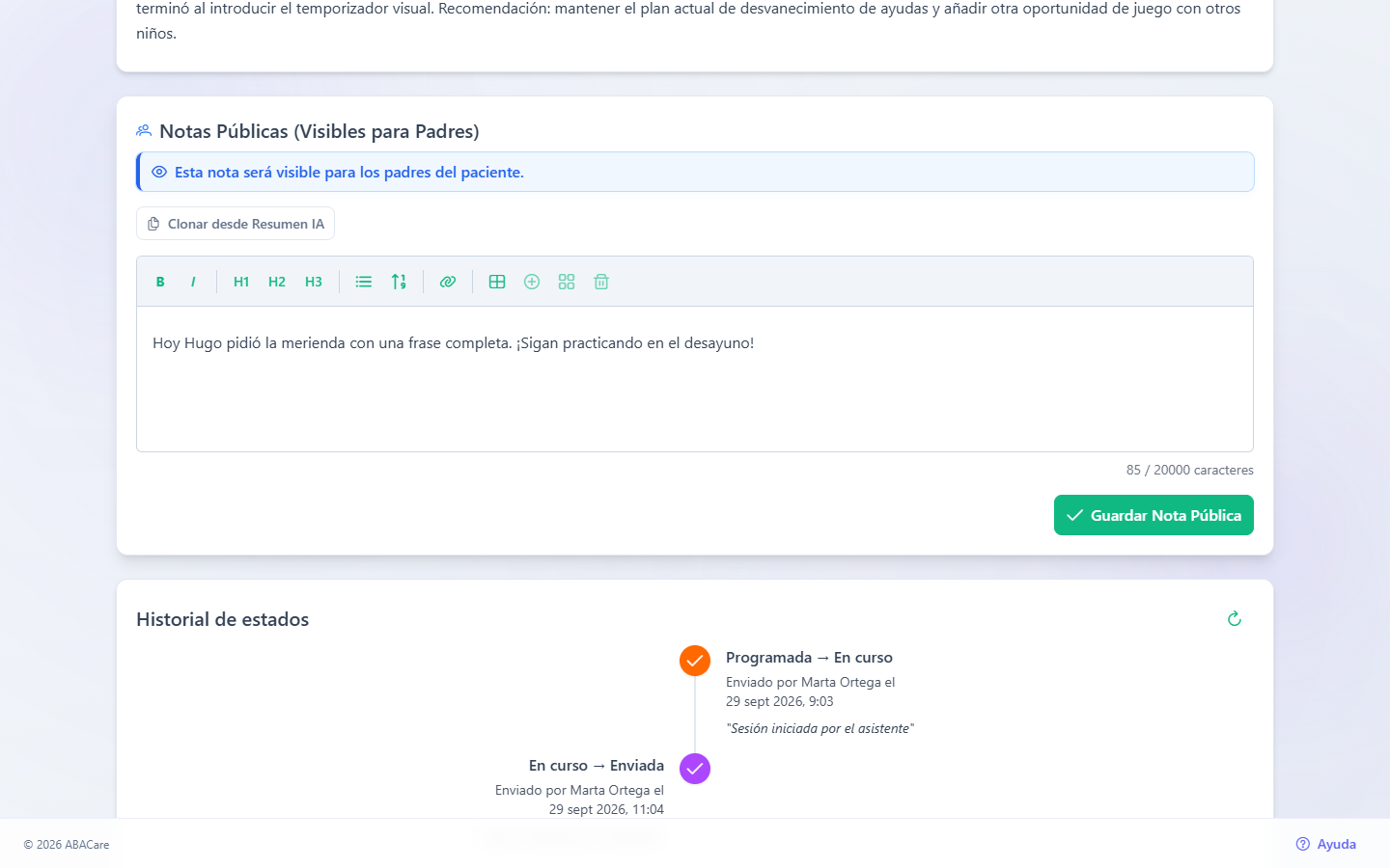 La tarjeta Notas Públicas (Visibles para Padres) de una sesión enviada, con el aviso, una nota escrita en el editor, el contador y los botones Guardar Nota Pública y Clonar desde Resumen IA
