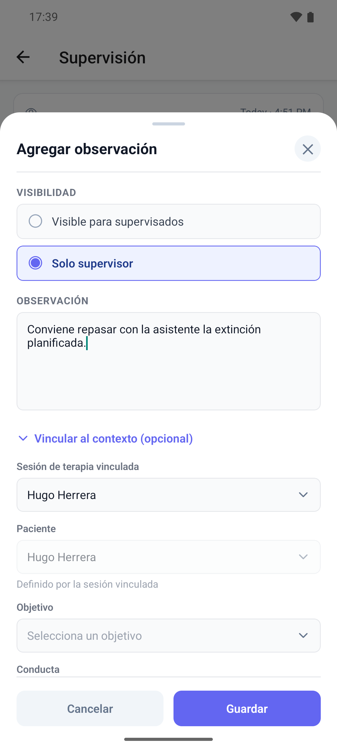 La ventana Agregar observación en la aplicación móvil con las opciones de visibilidad, el texto de la observación y la sección Vincular al contexto abierta