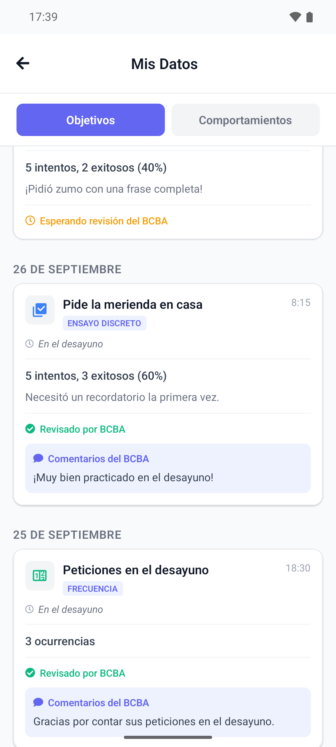 La pestaña Objetivos de Mis Datos en la aplicación móvil con registros de práctica agrupados por día, uno revisado con comentarios del BCBA y otros esperando revisión