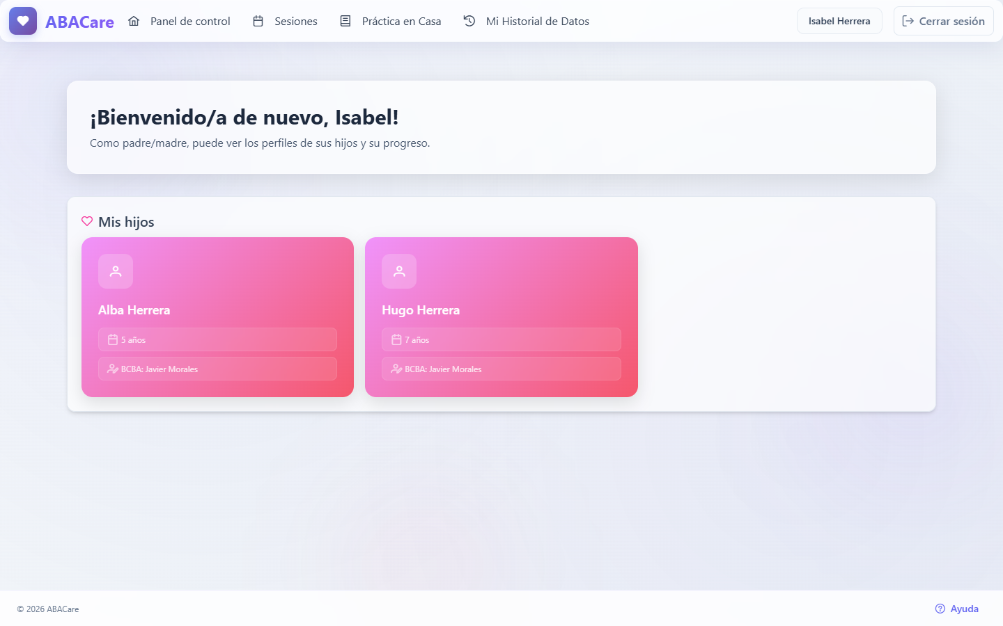 La página de bienvenida de la aplicación web para padres con las tarjetas de Mis hijos, cada una con el nombre, la edad y el BCBA de un hijo