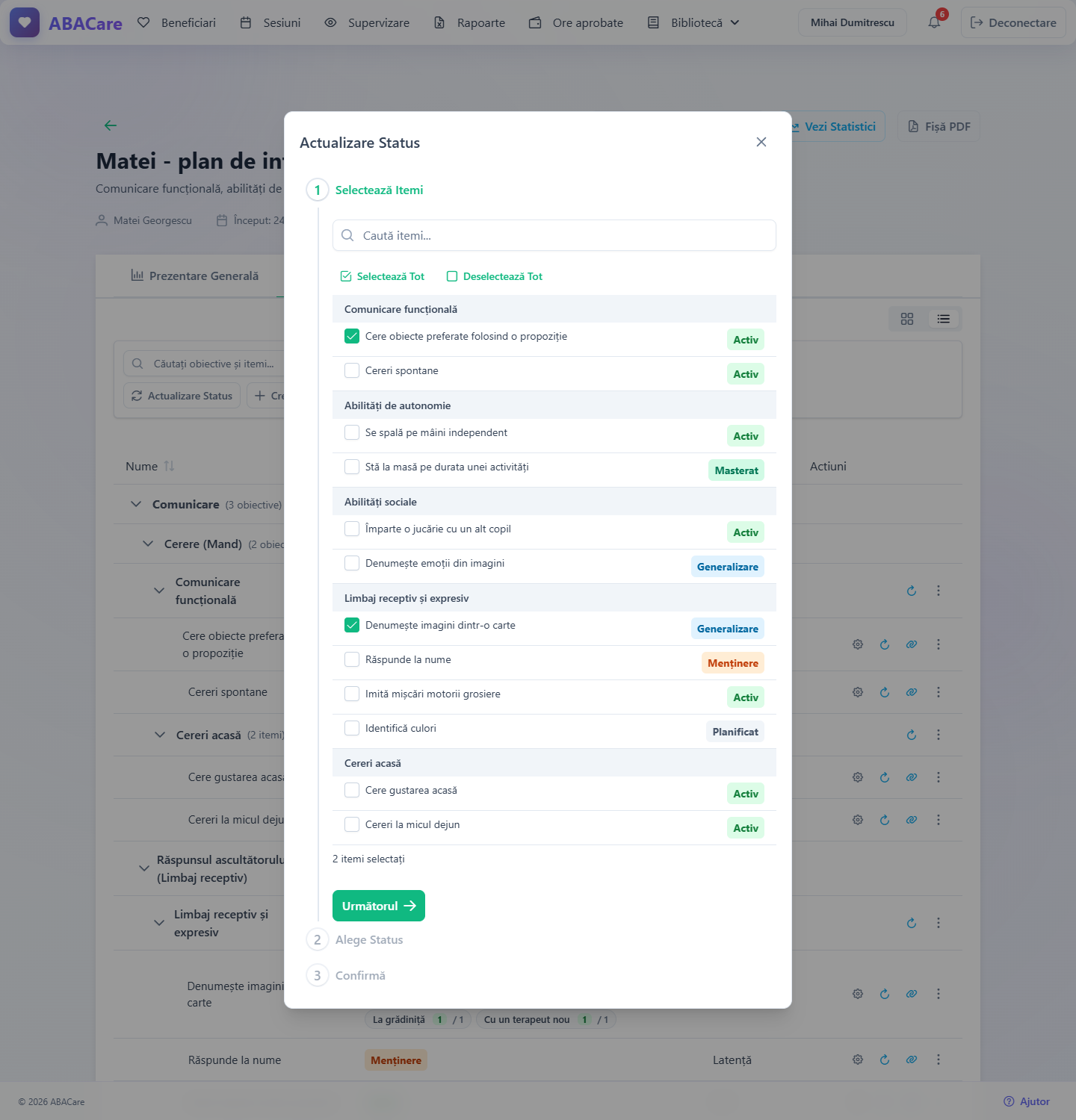 Primul pas al asistentului Actualizare Status, cu itemii grupați pe obiective și statutul lor curent