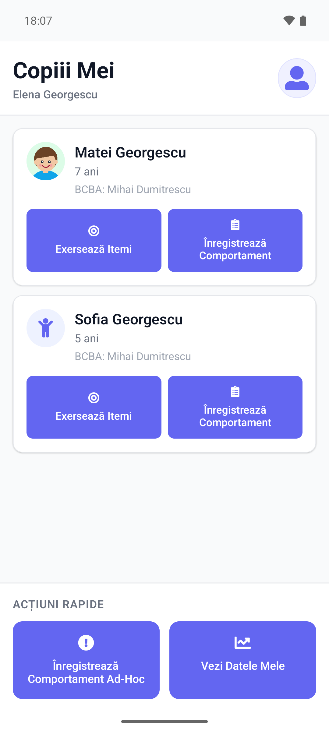 Ecranul principal al aplicației mobile pentru un părinte, cu lista copiilor
