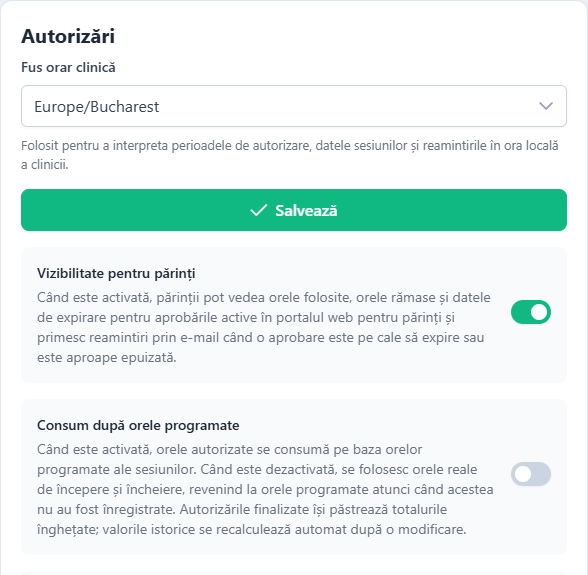 Cardul Autorizări din setările organizației, cu Fus orar clinică, comutatorul Vizibilitate pentru părinți activat și comutatorul Consum după orele programate dezactivat
